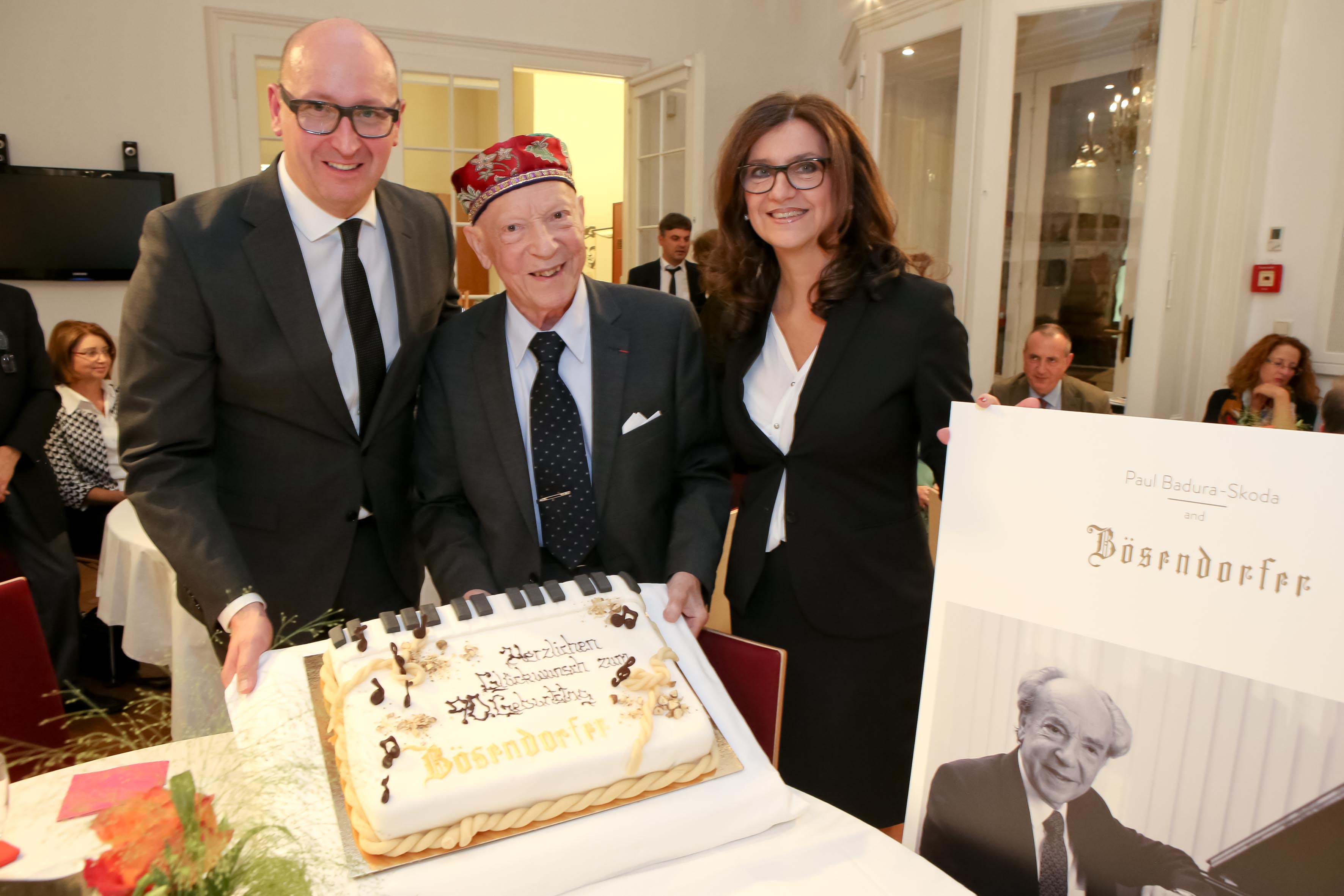 Paul Badura-Skoda und Bösendorfer – das ist eine langjährige und innige Verbindung. Kein anderer Pianist bevorzugt so konsequent und über einen so langen Zeitraum Bösendorfer Instrumente für seine Konzerte und Aufnahmen. Wir verdanken ihm sehr, sehr viel und wünschen ihm alles erdenklich Gute!